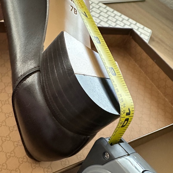 GUCCI WOMANS PENNY KEEPER LOAFERS SZ 7 - Picture 8 of 8